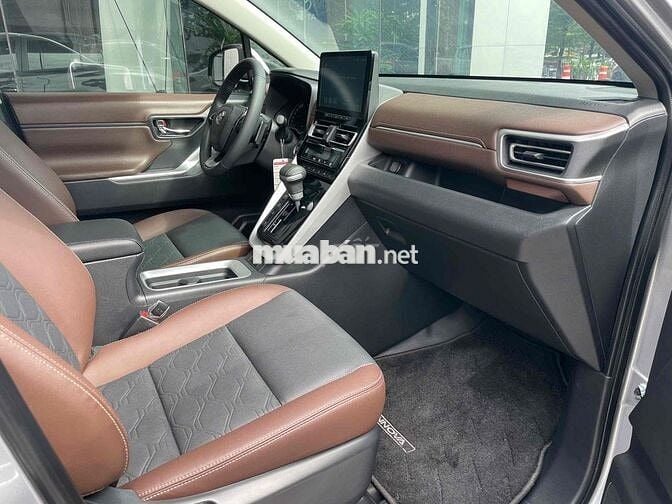 Toyota Innova cross 2025 mới 99%