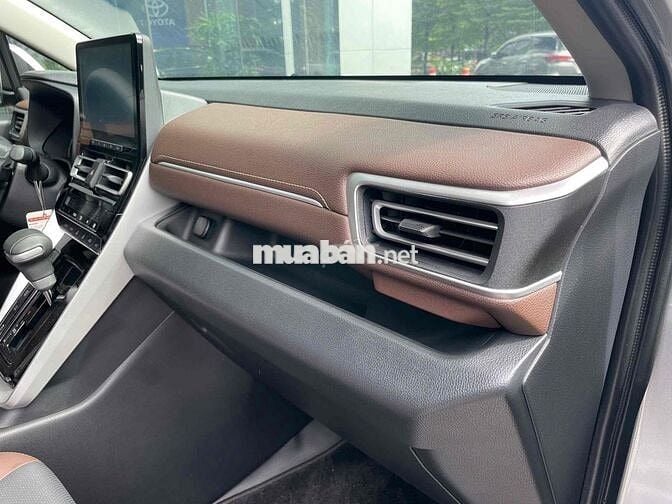 Toyota Innova cross 2025 mới 99%