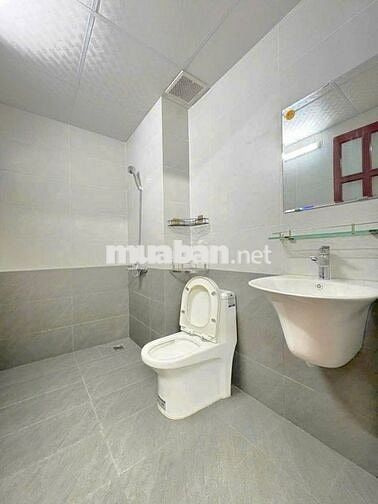 cho thuê nhà gần ngã tư 550  gồm 5 phòng ngủ