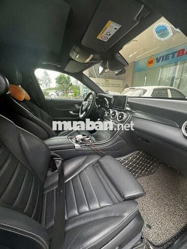 Mercedes Benz GLC 2018 300 4MATIC - 80000 km