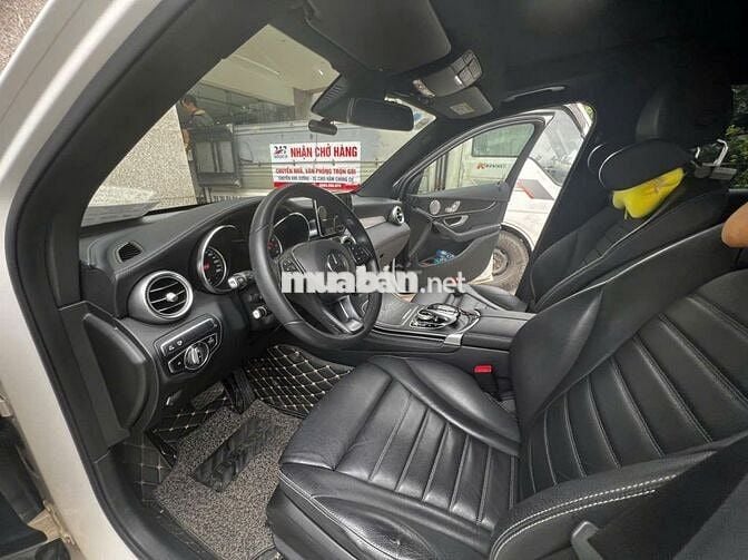 Mercedes Benz GLC 2018 300 4MATIC - 80000 km