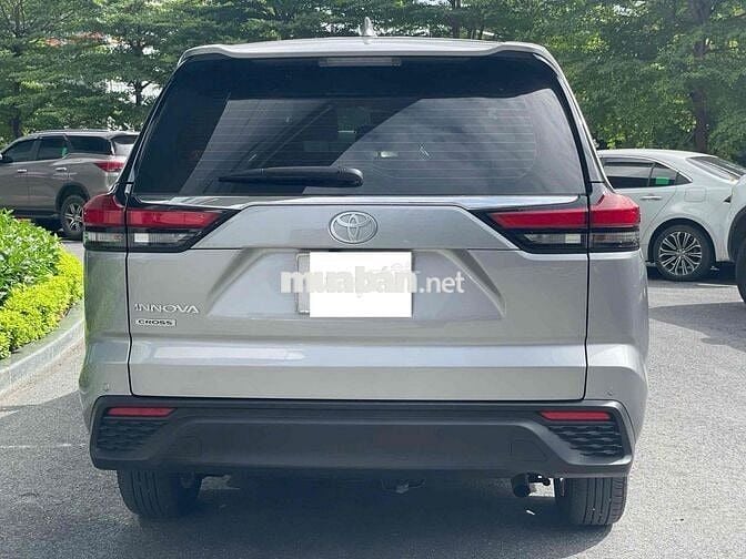 Toyota Innova cross 2025 mới 99%