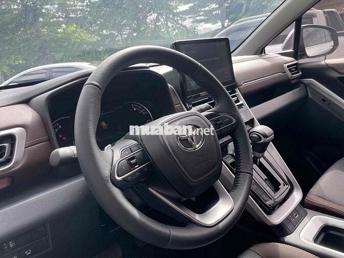 Toyota Innova cross 2025 mới 99%