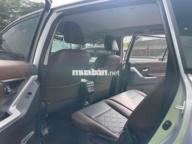 Toyota Innova cross 2025 mới 99%