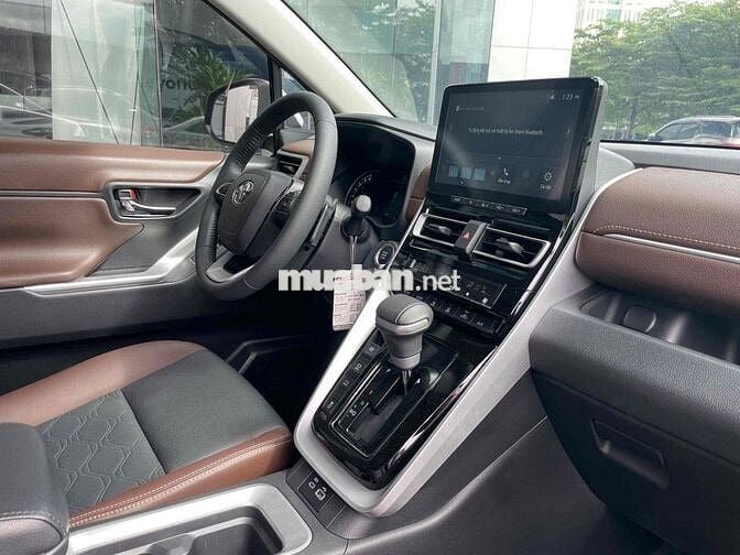 Toyota Innova cross 2025 mới 99%