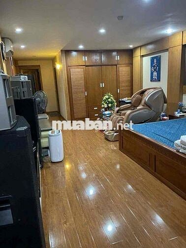 Mặt phố siêu VIP thi sách Hai Bà Trưng