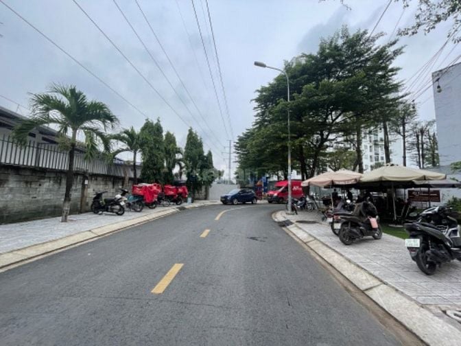 Cho Thuê nhà cấp 4 dt 40m2(1PN + 1WC) sát chung cư giá thuê 10tr/th