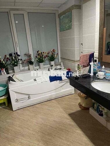 Mặt phố siêu VIP thi sách Hai Bà Trưng