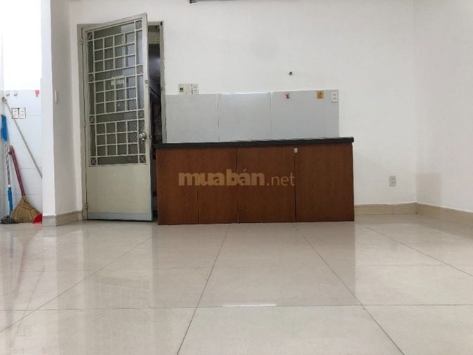 "chung cư nguyễn kim quận 10 lô R lầu 2 thang bộ 50m 2 phòng ngủ"