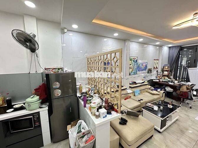 NHÀ ĐÚC 2 TẦNG – ĐƯỜNG XE HƠI 5M – SÁT AEON TÊN LỬA – CHỈ NHỈNH 4 TỶ