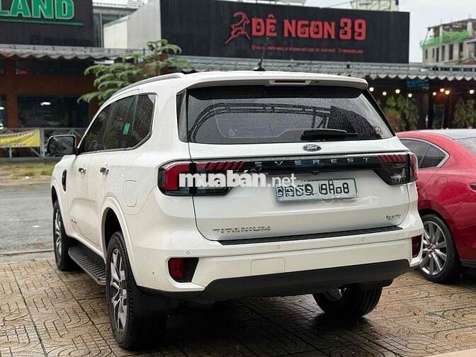 Ford Everest 2023 Titanium 4x4 bao chất