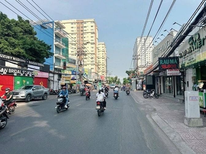 Góc 2MT ngang 5,7m Nguyễn Xí Quận Bình Thạnh, Cn115m2, HĐT 50tr/tháng 