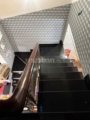 BÁN NHÀ 1 TRỆT 1 LẦU BUÔN BÁN TẠP HOÁ Ở CHỢ BÌNH CHÁNH GIÁ 620Tr