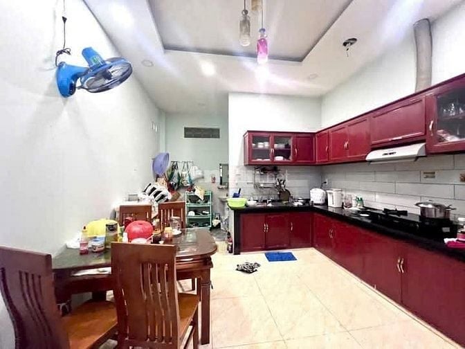 BÁN NHÀ 1 TRỆT 1 LẦU BUÔN BÁN TẠP HOÁ Ở CHỢ BÌNH CHÁNH GIÁ 620Tr