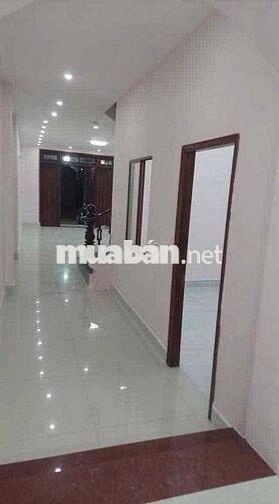 cho thuê nhà sân ô tô tại trubg tâm hành chính Dĩ An