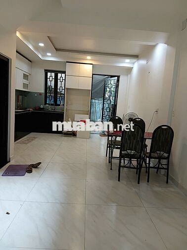 Cho thuê nhà 1 trệt 2 lầu, đối diện trường Trung học cơ sở Trường Thọ