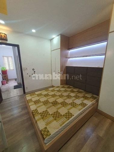 3PN, 3WC. Hẻm xe hơi Bà Hạt - Nguyễn Kim, Q10. DT: 3.8x10m, 2 lầu ST
