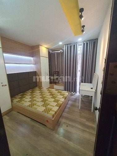 3PN, 3WC. Hẻm xe hơi Bà Hạt - Nguyễn Kim, Q10. DT: 3.8x10m, 2 lầu ST