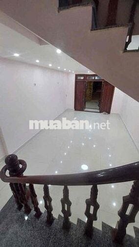 cho thuê nhà sân ô tô tại trubg tâm hành chính Dĩ An