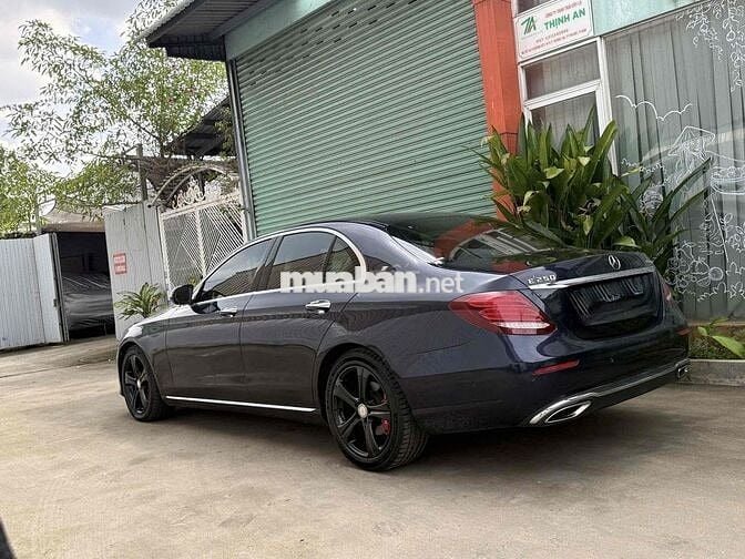 Cần bán gấp Mercedes E250 đời 2016