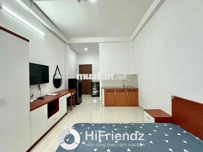 TRỐNG PHÒNG BAN CÔNG - HẺM XE HƠI - NHÀ XE RỘNG NGAY KHU BỜ KÈ Q3