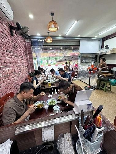 SANG NHƯỢNG MBKD PHỐ VĂN CAO (BA ĐÌNH) 40M x5T - MẶT TIỀN 6M - HÈ 5M. 