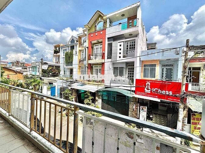 Phòng Trọ Giá Rẻ Bancol cua so Máy Lạnh