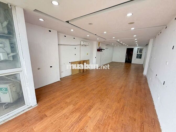 Cho thuê Tầng 5 mặt phố 220 Khâm Thiên làm Văn phòng, Shop ol 80 m2