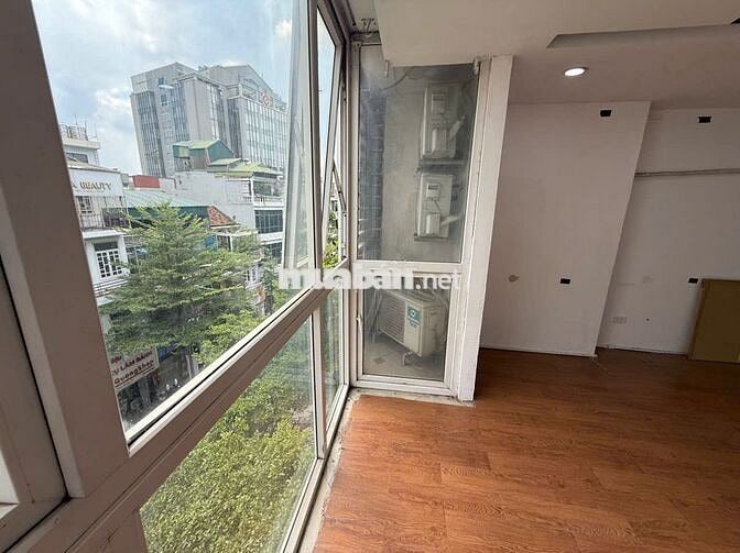 Cho thuê Tầng 5 mặt phố 220 Khâm Thiên làm Văn phòng, Shop ol 80 m2