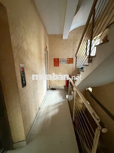 Cho thuê Tầng 5 mặt phố 220 Khâm Thiên làm Văn phòng, Shop ol 80 m2