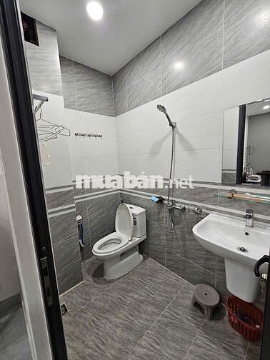 Cho thuê phòng trọ 25m2 kế bên Công viên phần mềm Quang Trung