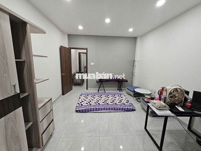 Cho thuê phòng trọ 25m2 kế bên Công viên phần mềm Quang Trung