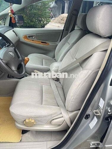 innova 2010 màu bạc