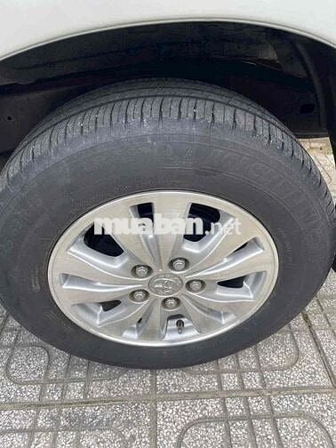 innova 2010 màu bạc