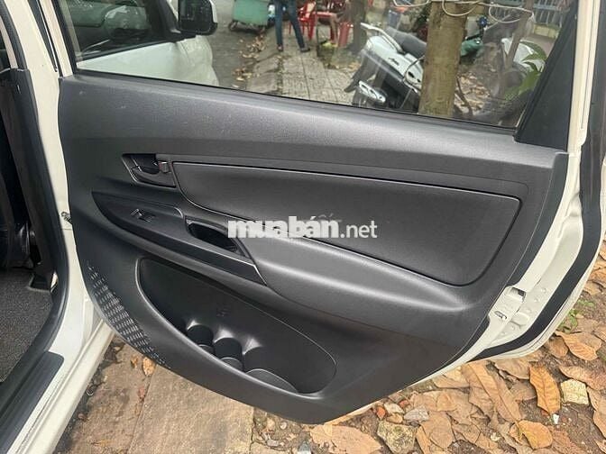 Xe gia đinh can ban 1 chu mua moi