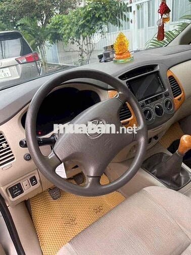 innova 2010 màu bạc