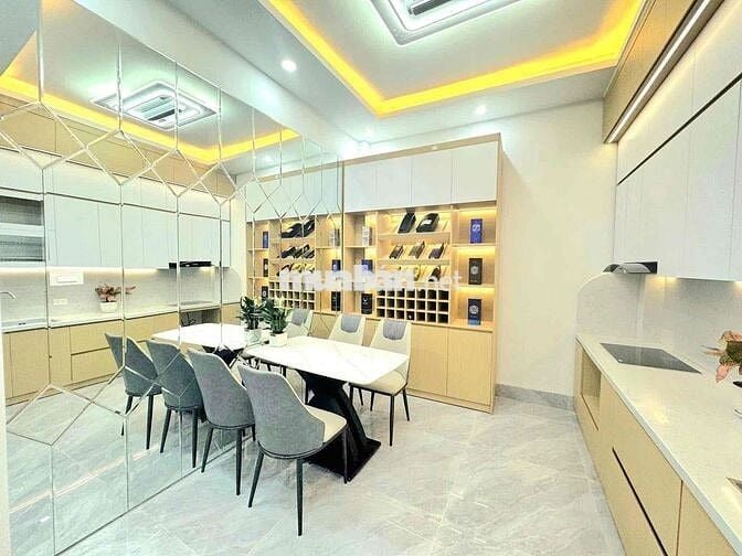 Bán nhà Vũ Tông Phan,  DT:46m2, ngõ rộng thoáng, gara ô tô trong nhà