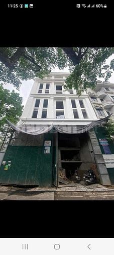 Bán nhà mặt phố Lạc Long Quân dt;180m2,  mt;11m, giá 135 tỷ 