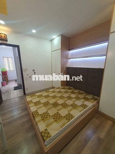 3PN, 3WC. Hẻm xe hơi Bà Hạt - Nguyễn Kim, Q10. DT: 3.8x10m, 2 lầu ST