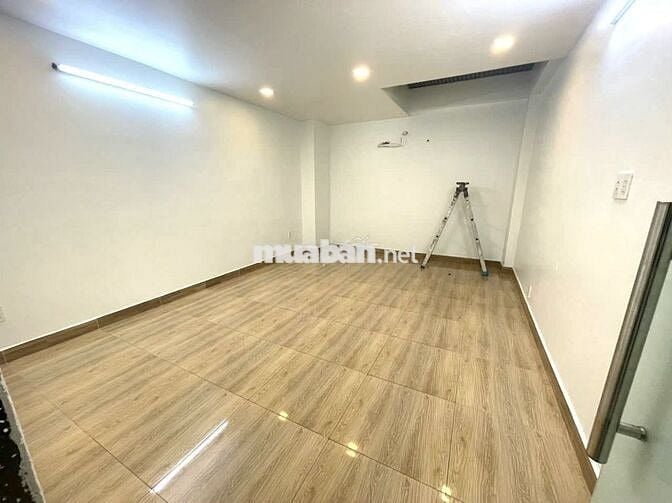 Mặt hẻm 12M Đường D5_4 x 18_8 Phòng làm việc, 6wc Giá 36Tr__Thang Máy