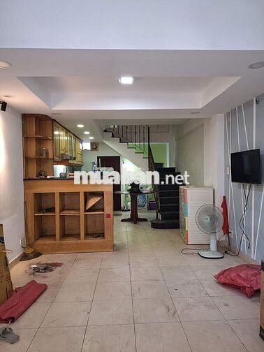 3PN, 3WC. Hẻm xe hơi Bà Hạt - Nguyễn Kim, Q10. DT: 3.8x10m, 2 lầu ST