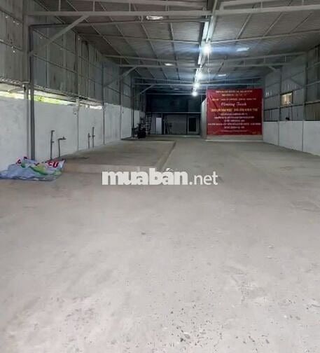 Kho diện tích 900m2 cần cho thuê với giá rẻ ở Hoàng Quốc Việt