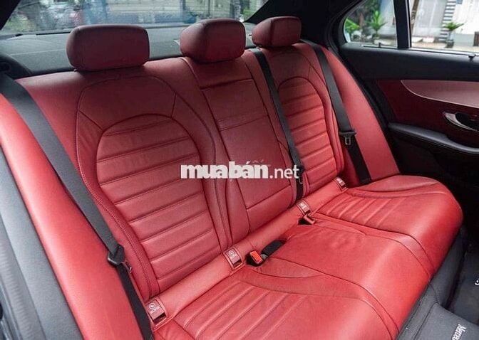 Mercedes C300 AMG Model 2018 - Đen/Đỏ - 25.000 km