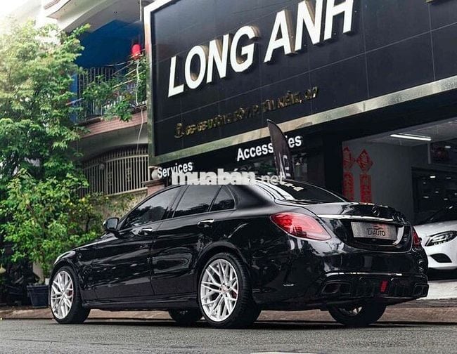 Mercedes C300 AMG Model 2018 - Đen/Đỏ - 25.000 km