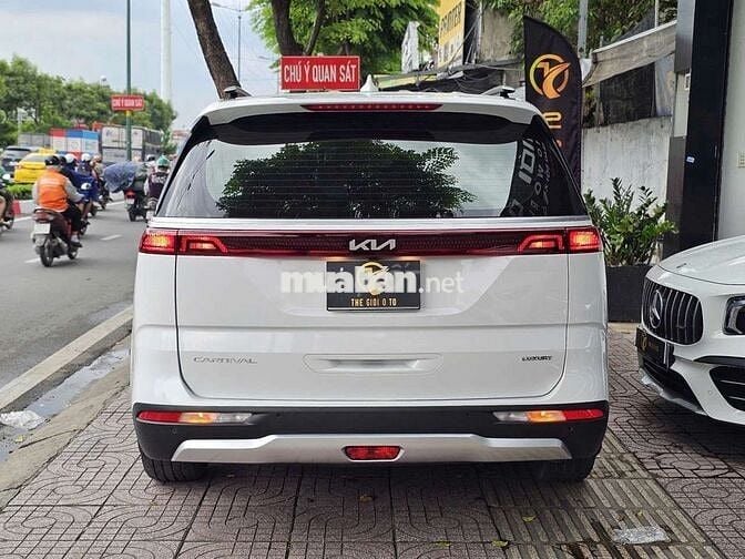 KIA CARNIVAL LUXURY SX 2023 ODO 37.000 KM 8 GHẾ