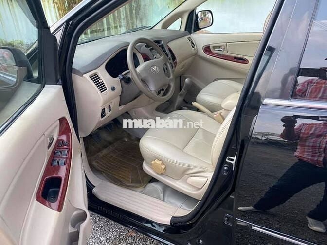 Toyota Innova 2006 số sàn màu đen