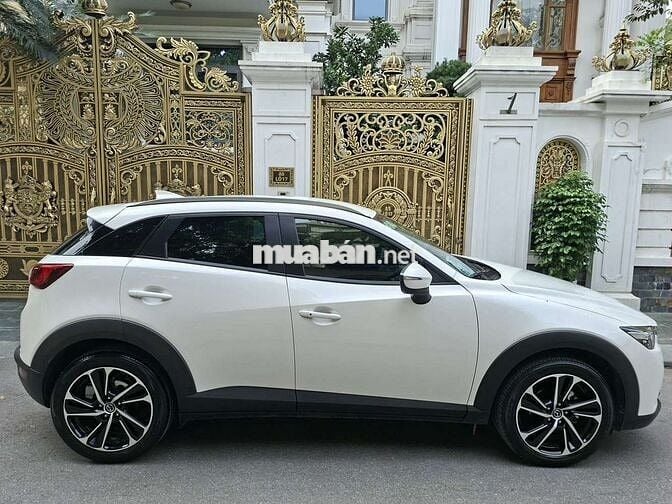 Mazda 2025 Deluxe - 11000 km