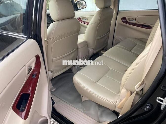 Toyota Innova 2006 số sàn màu đen