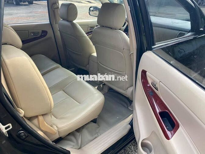 Toyota Innova 2006 số sàn màu đen