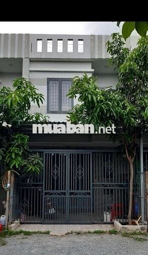 NHÀ 02 PHÒNG NGỦ,02 NHÀ TẮM,NHÀ ĐẬU XE Ô TÔ